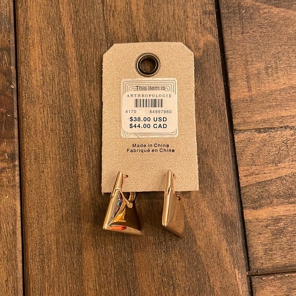 NWT Anthropologie Gold chunky triangle huggie earrings. - Picture 2 of 4